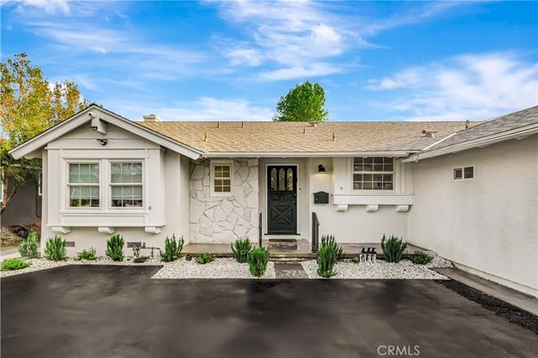 Exterior, Facade, Ranch