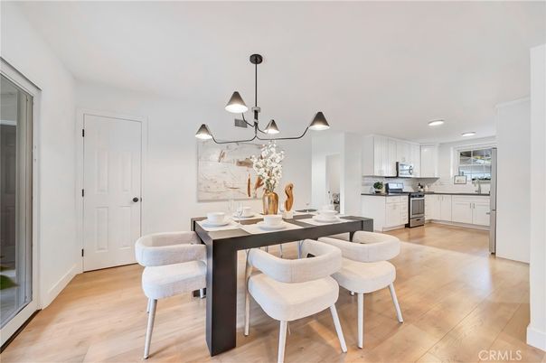 Dining room, Interior, Kitchen, Pendant Lights, Recessed Lighting, Wood Texture Flooring