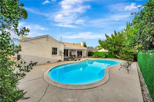 Exterior, Pool