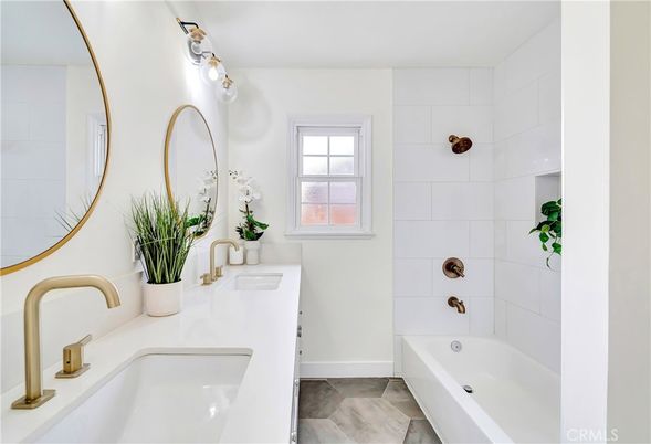 Bathroom, Dual Sink Vanities, Interior