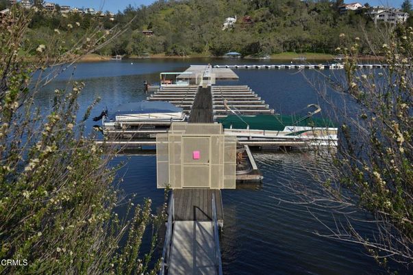 Exterior, Lake