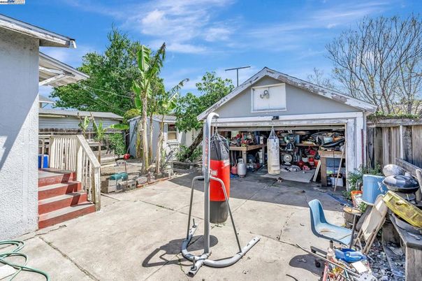 Backyard, Detached Garage, Exterior