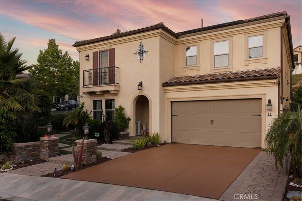 Attached, Exterior, Facade, Mediterranean