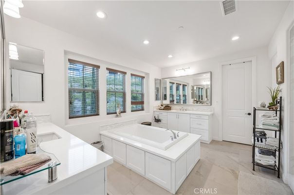 Bathroom, Dual Sink Vanities, Interior, Recessed Lighting