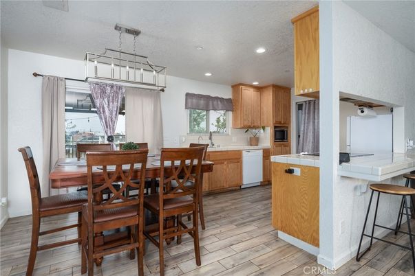 Dining room, Interior, Kitchen, Recessed Lighting, Wood Texture Flooring