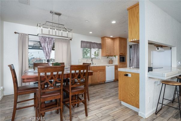 Dining room, Interior, Kitchen, Recessed Lighting, Wood Texture Flooring