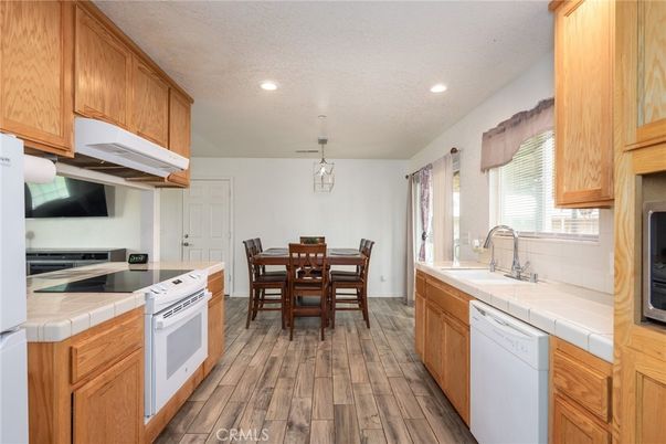 Dining room, Interior, Kitchen, Pendant Lights, Recessed Lighting, Tile Countertops, Wood Texture Flooring