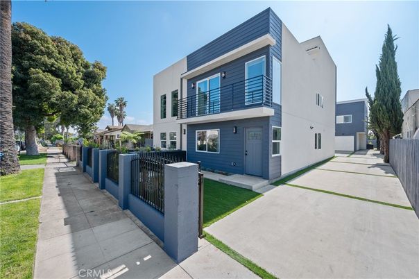 Backyard, Exterior, Facade, Modern