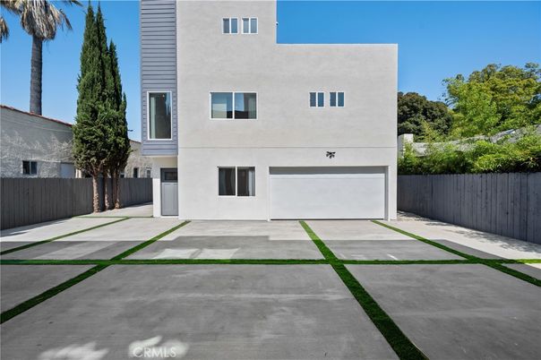 Attached, Exterior, Facade, Modern