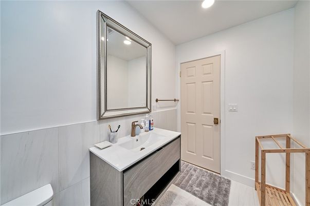 Bathroom, Interior, Recessed Lighting