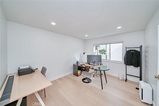 Home Office, Interior, Recessed Lighting, Wood Texture Flooring