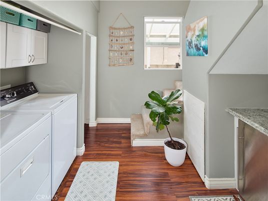 Interior, Washer, Wood Texture Flooring