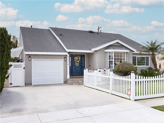 Attached, Exterior, Facade, Ranch
