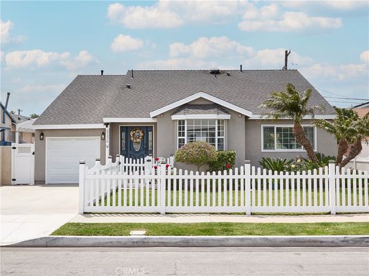 Attached, Exterior, Facade, Ranch