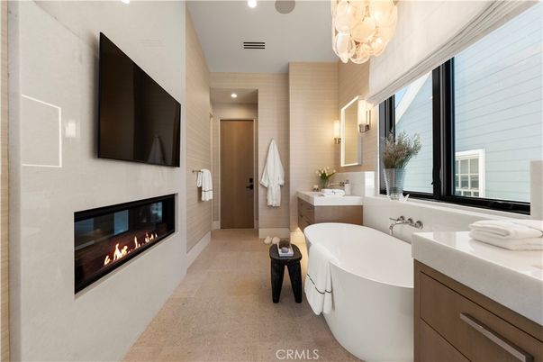 Bathroom, Fireplace, Free Standing Baths, Interior, Recessed Lighting