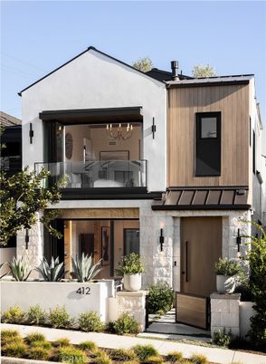 Exterior, Facade, Modern