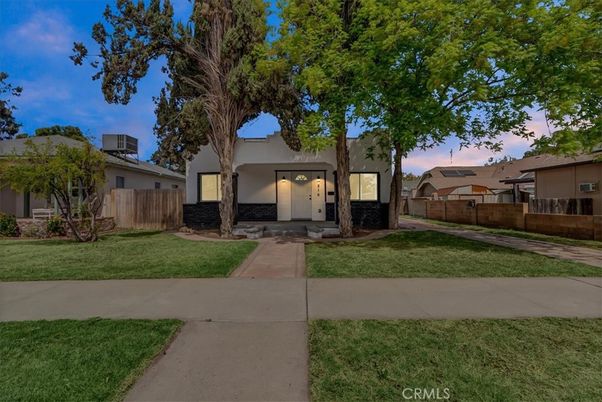 Backyard, Exterior, Facade, Modern