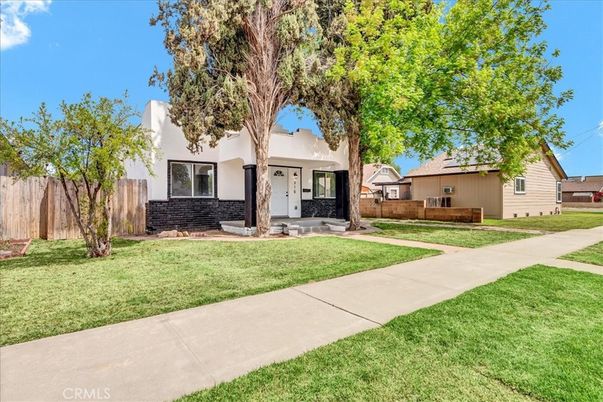 Backyard, Exterior, Facade, Ranch