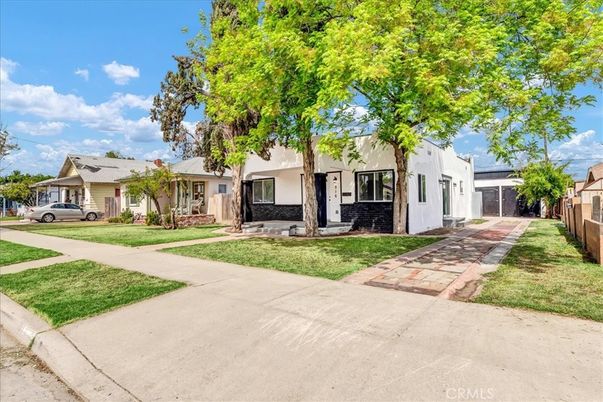Backyard, Exterior, Facade, Ranch