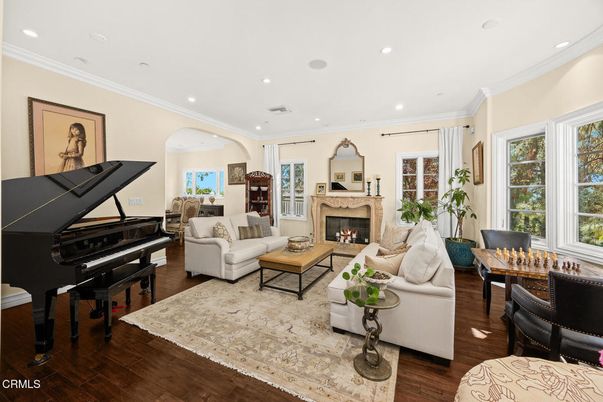 Fireplace, Interior, Living room, Piano, Recessed Lighting, Wood Texture Flooring