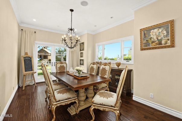 Chandelier, Dining room, Interior, Recessed Lighting, Wood Texture Flooring