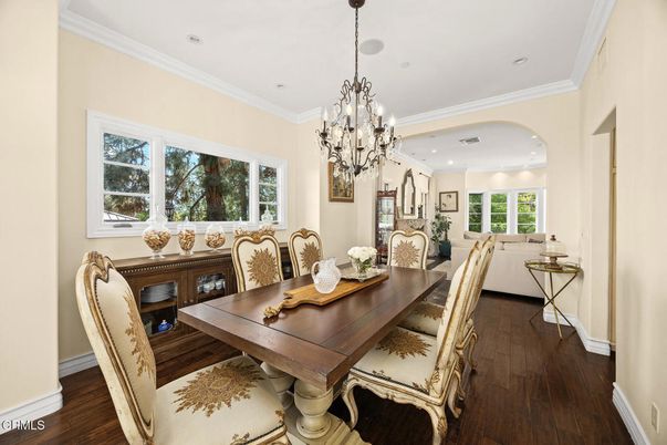 Chandelier, Dining room, Interior, Recessed Lighting, Wood Texture Flooring