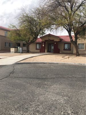 Backyard, Exterior, Facade, Ranch