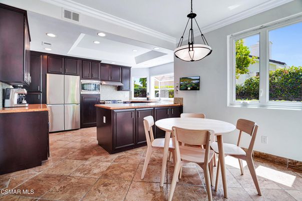 Dining room, Interior, Kitchen, Pendant Lights, Recessed Lighting, Stainless Steel Appliances