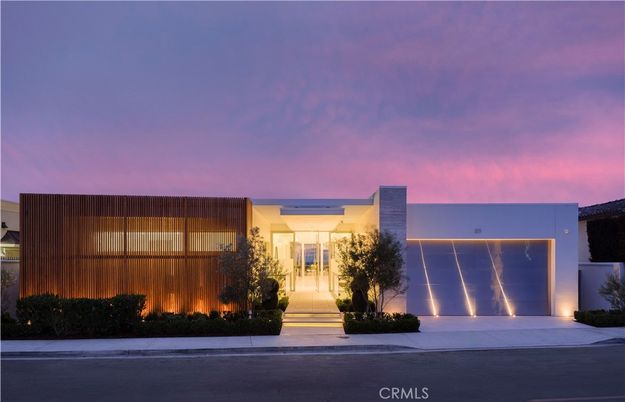 Attached, Exterior, Facade, Modern