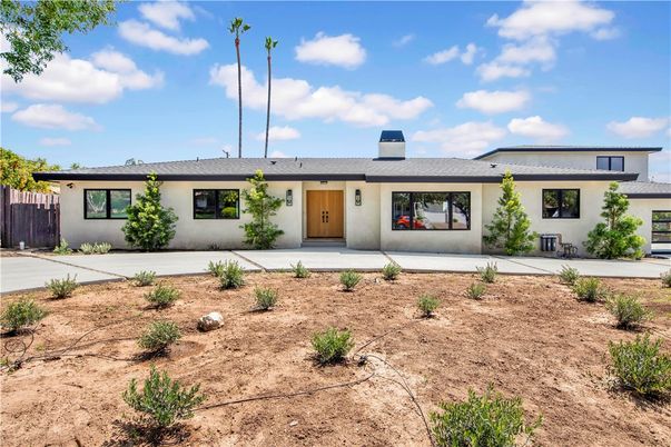 Backyard, Exterior, Facade, Ranch
