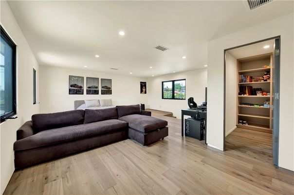 Interior, Living room, Recessed Lighting, Wood Texture Flooring