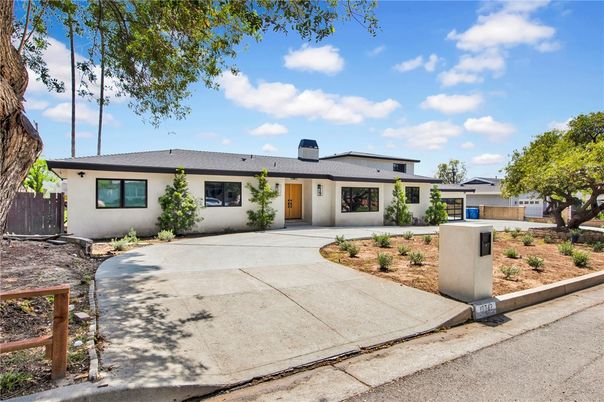 Exterior, Facade, Ranch