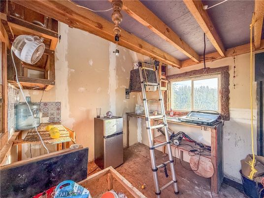 Interior, Washer, Wooden Beams