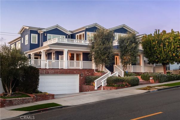 Attached, Exterior, Facade, Queen Anne Victorian