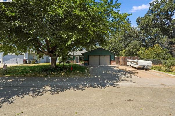 Backyard, Detached Garage, Exterior