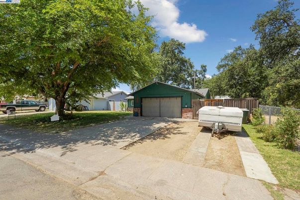 Detached Garage, Exterior