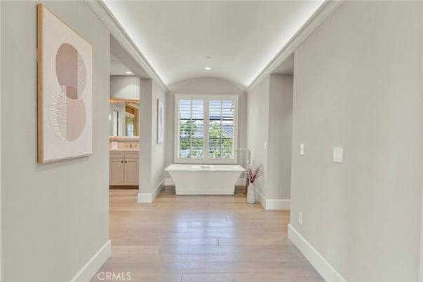 Bathroom, Free Standing Baths, Interior, Recessed Lighting, Wood Texture Flooring