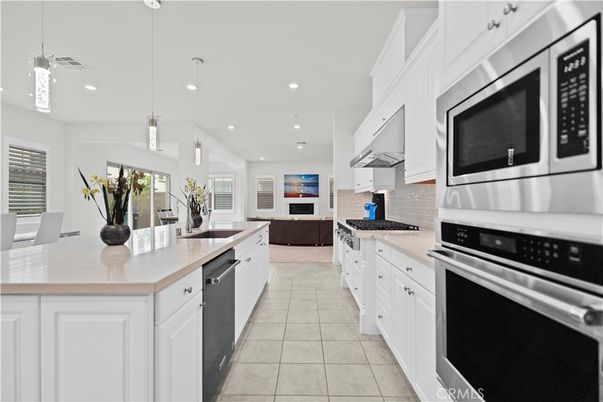 Interior, Kitchen, Living room, Recessed Lighting, Stainless Steel Appliances