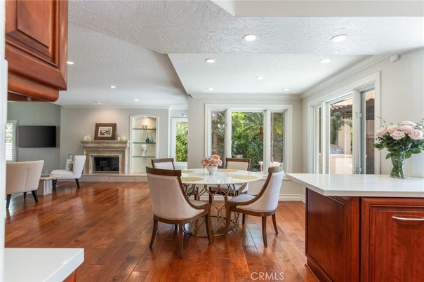 Dining room, Fireplace, Interior, Recessed Lighting, Wood Texture Flooring