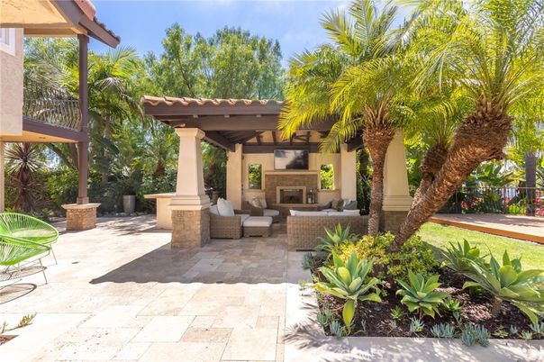 Exterior, Fireplace