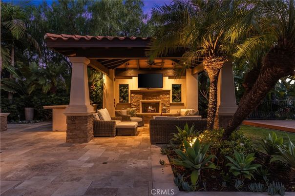 Exterior, Fireplace