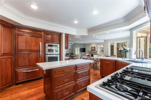 Dining room, Interior, Kitchen, Recessed Lighting, Stainless Steel Appliances, Wood Texture Flooring