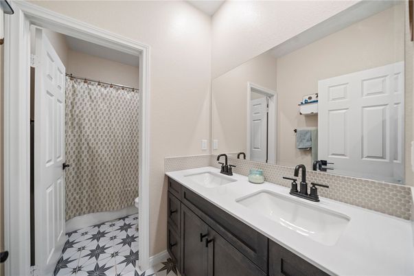 Bathroom, Dual Sink Vanities, Interior