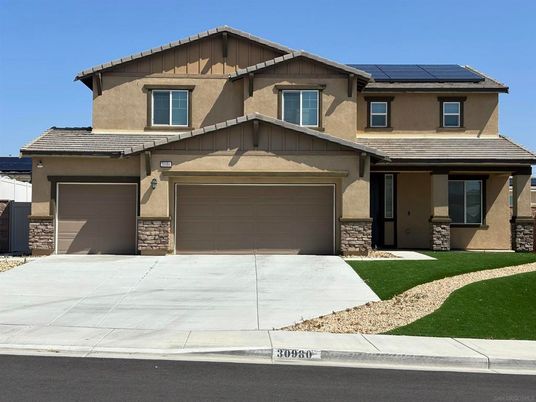 Attached, Exterior, Facade, Solar Panels, American Craftsman