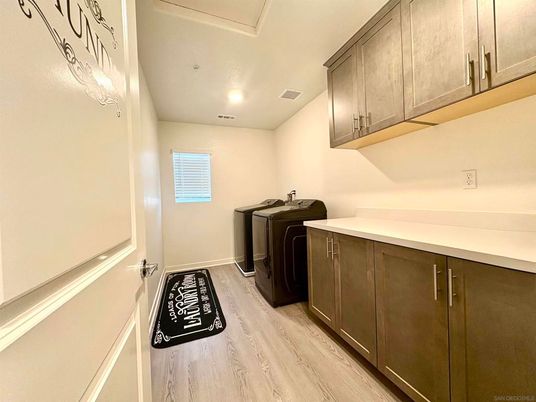 Interior, Recessed Lighting, Washer, Wood Texture Flooring