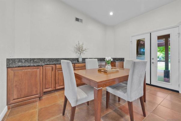 Dining room, Interior, Recessed Lighting