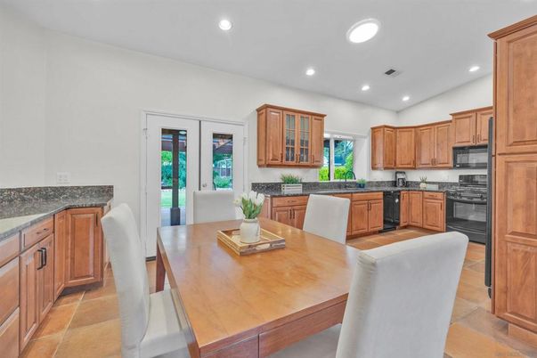 Dining room, Interior, Kitchen, Recessed Lighting