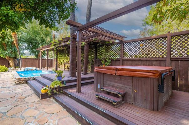 Exterior, Hot Tub