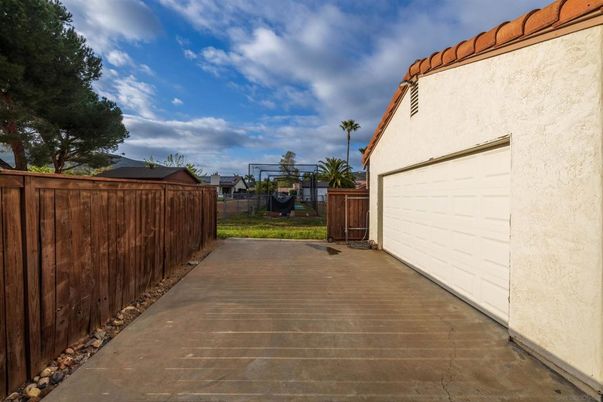 Detached Garage, Exterior, Playground