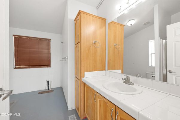 Bathroom, Interior, Tile Countertops